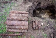 Második világháborús gránátok kerültek elő egy sárkeresztúri ház kertjében