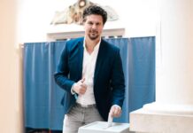 Dunaújvárosi választási csalás: bilincsben vittek el egy férfit