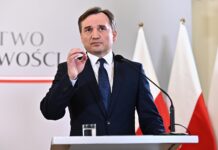 Elhagyta Magyarországot a hazájában körözött volt lengyel miniszter