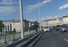 A levegőben kapták el a Petőfi hídról leugró fiatalembert – videón a drámai mentés